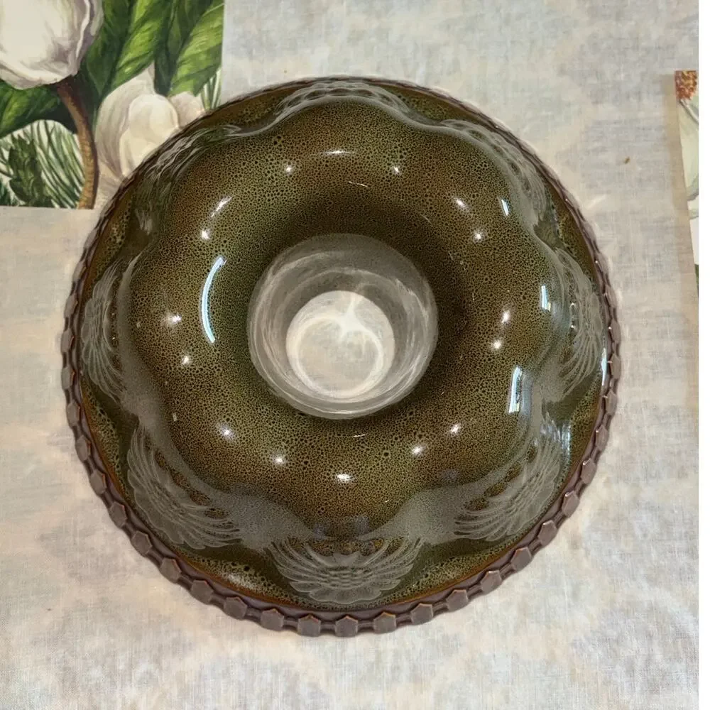 Farmhouse Pottery Vintage 70s Bundt Cake Mold Dish
